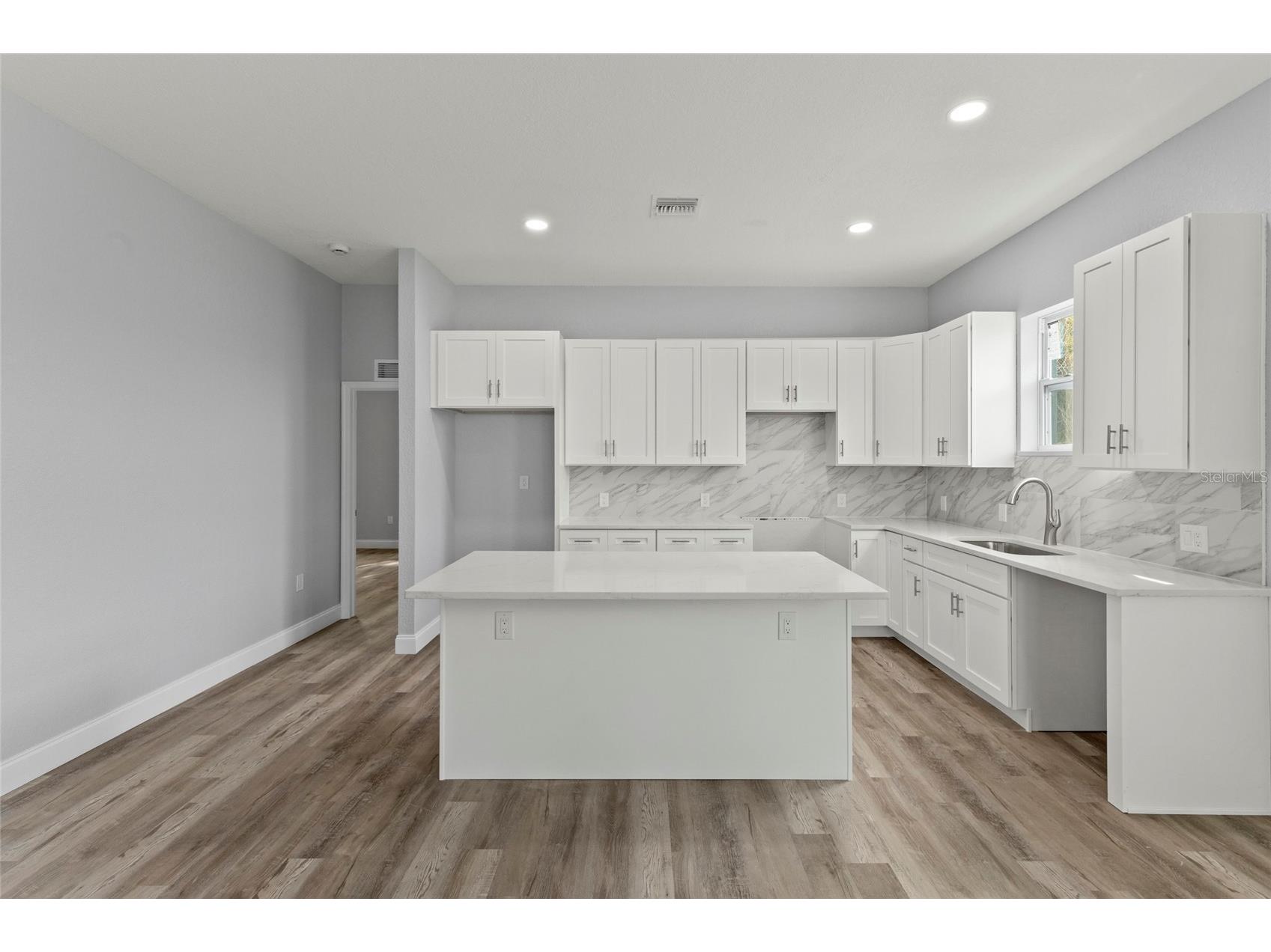 3707 20th Street E Bradenton FL 34208 A4686430 image2