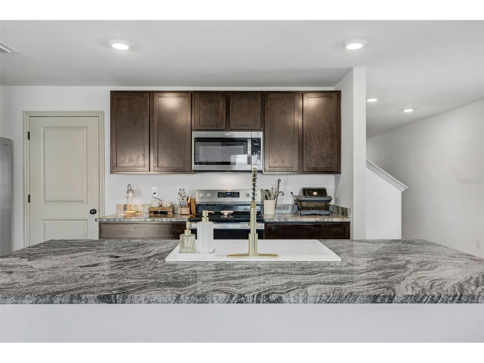37092 Kings Crown Drive Zephyrhills FL 33541 W7884352 image11