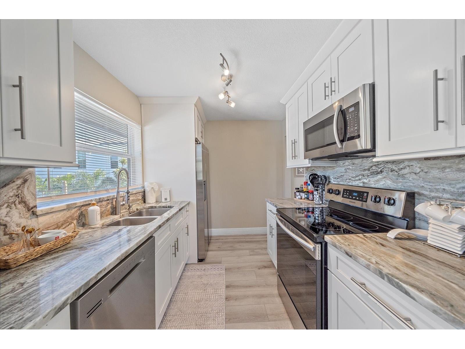 3710 Iroquois Avenue Sarasota FL 34234 A4679926 image30