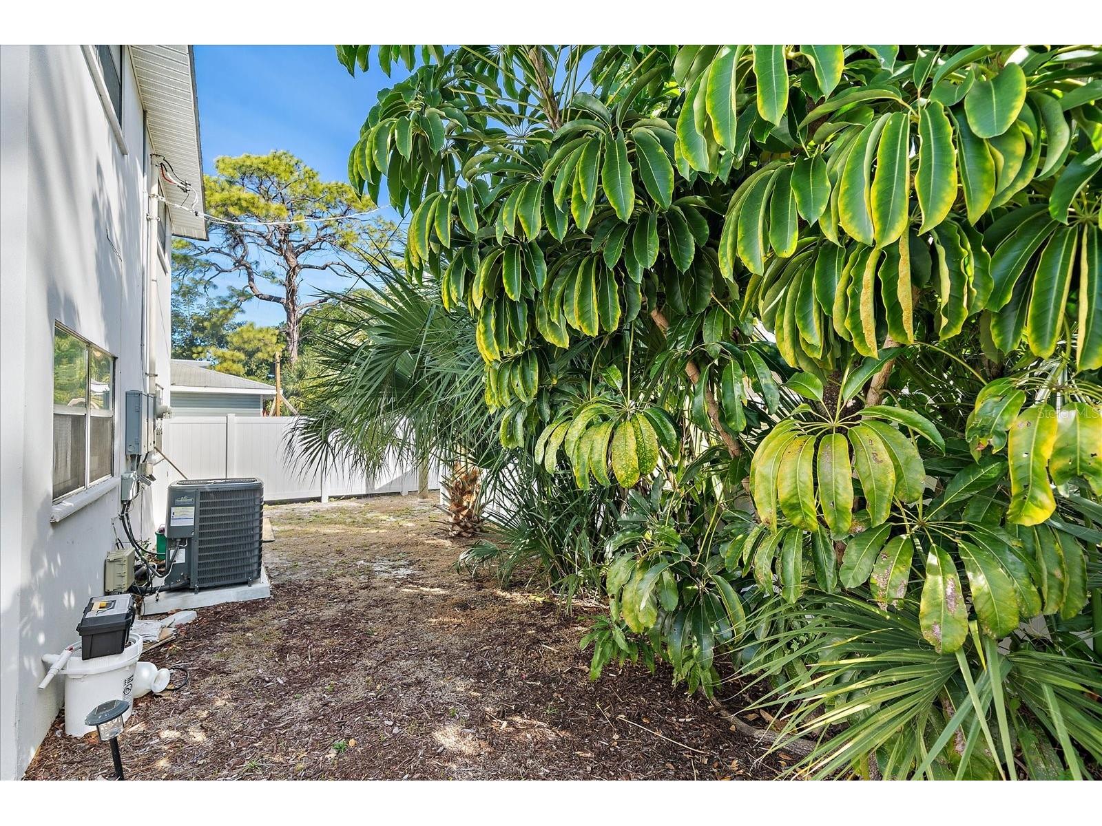 3710 Iroquois Avenue Sarasota FL 34234 A4679926 image39
