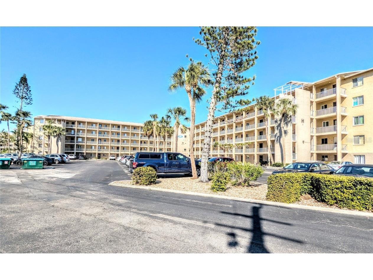 3711 Lake Bayshore Drive #H-116 Bradenton FL 34205 A4644784 image1