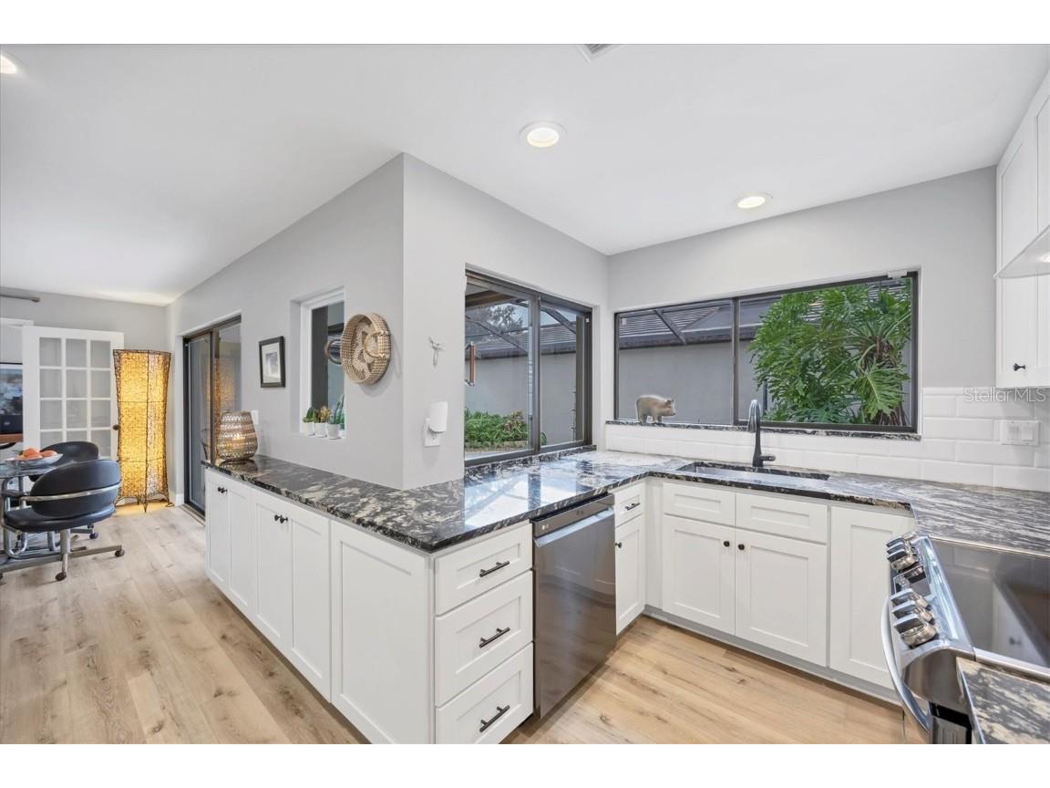 3714 Glen Oaks Manor Drive Sarasota FL 34232 A4670977 image17