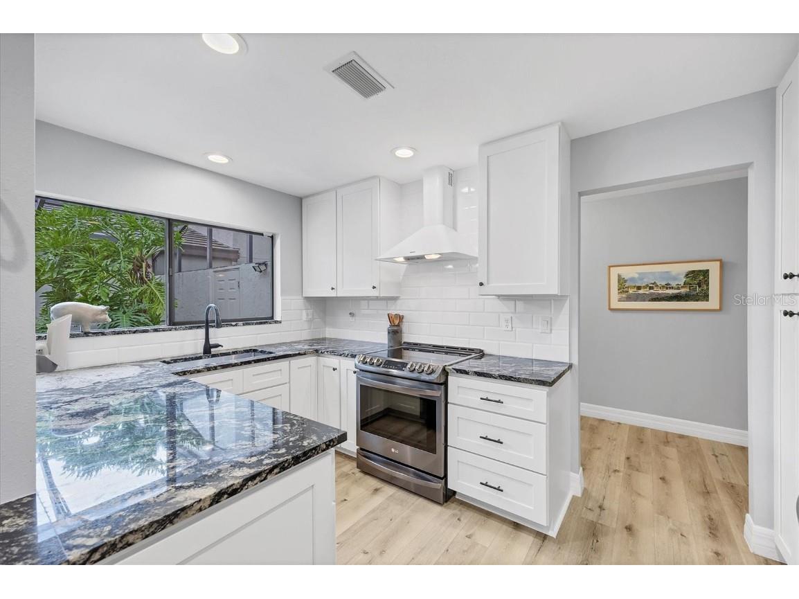 3714 Glen Oaks Manor Drive Sarasota FL 34232 A4670977 image18