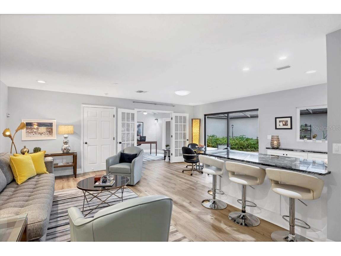 3714 Glen Oaks Manor Drive Sarasota FL 34232 A4670977 image2