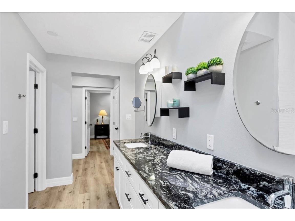 3714 Glen Oaks Manor Drive Sarasota FL 34232 A4670977 image29