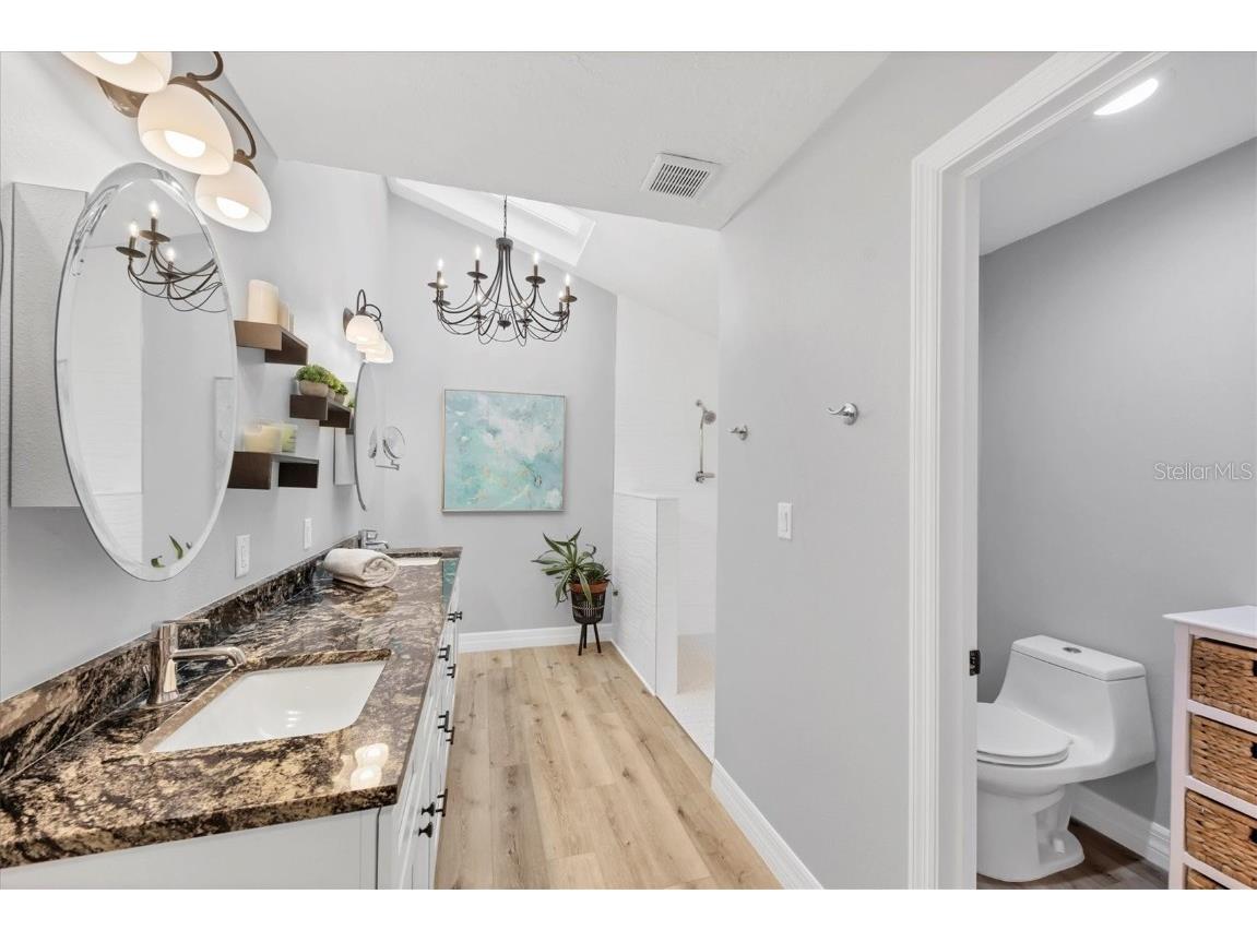 3714 Glen Oaks Manor Drive Sarasota FL 34232 A4670977 image4