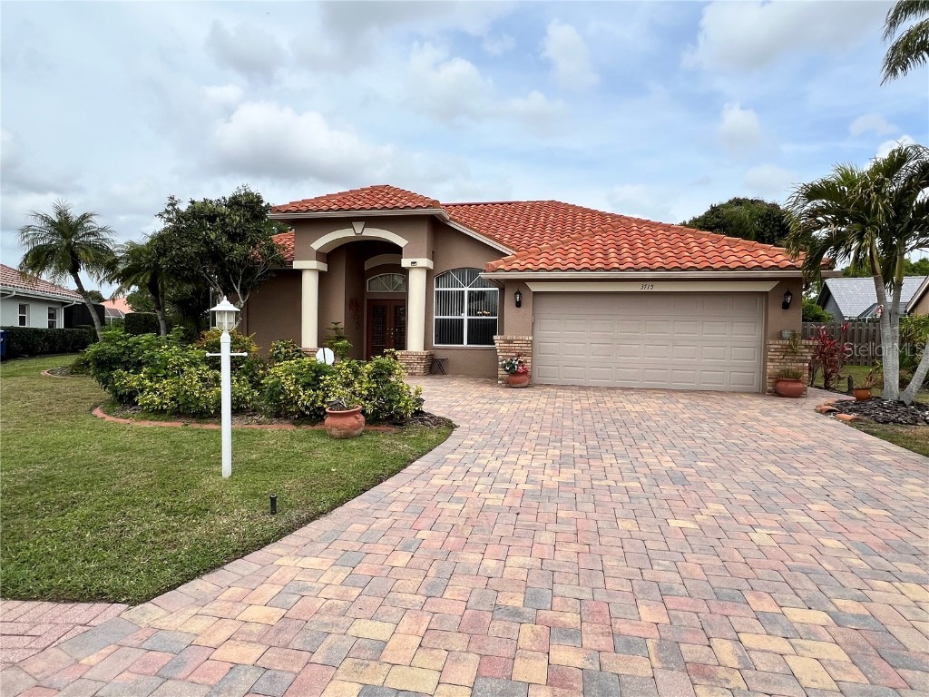 3715 72nd Ave E Sarasota FL 34243 A4602002 image1