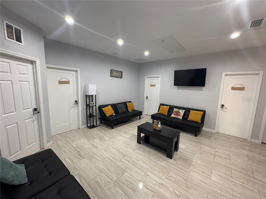 3715 Valley Tree Drive Tampa FL 33610 TB8453789 image7