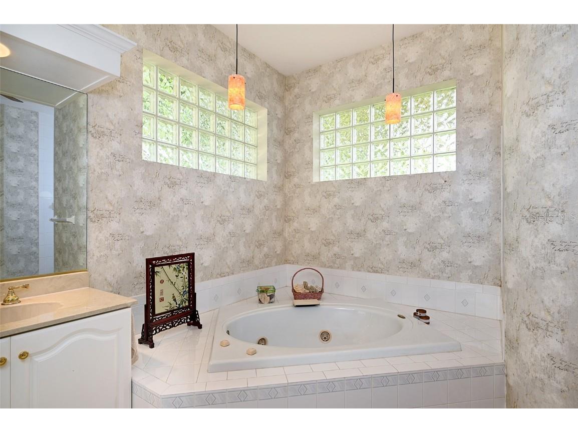 3718 Boca Pointe Drive Sarasota FL 34238 A4668962 image19