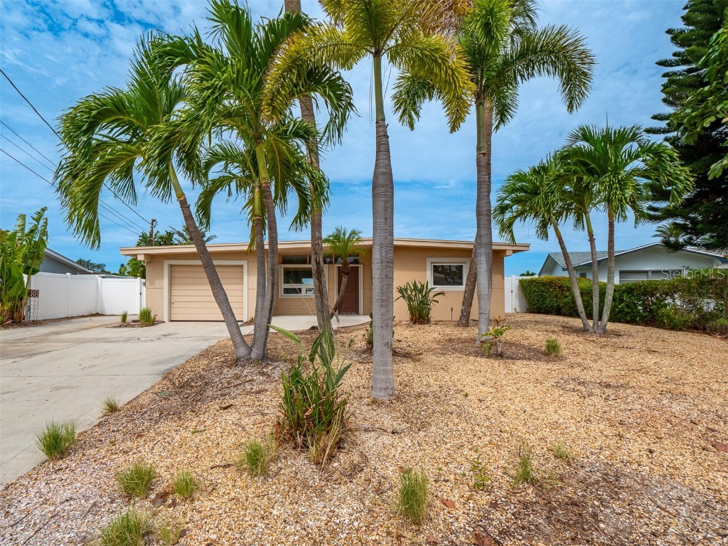372 Belle Point Drive Saint Pete Beach FL 33706 - BOCA CIEGA BAY U8221887 image1