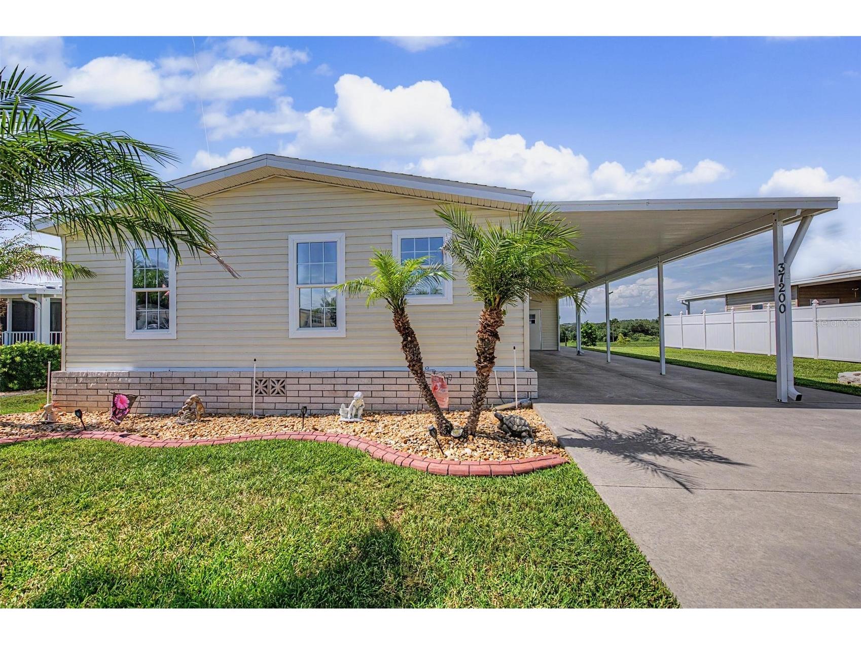 37200 Neukom Avenue Zephyrhills FL 33541 TB8520741 image1