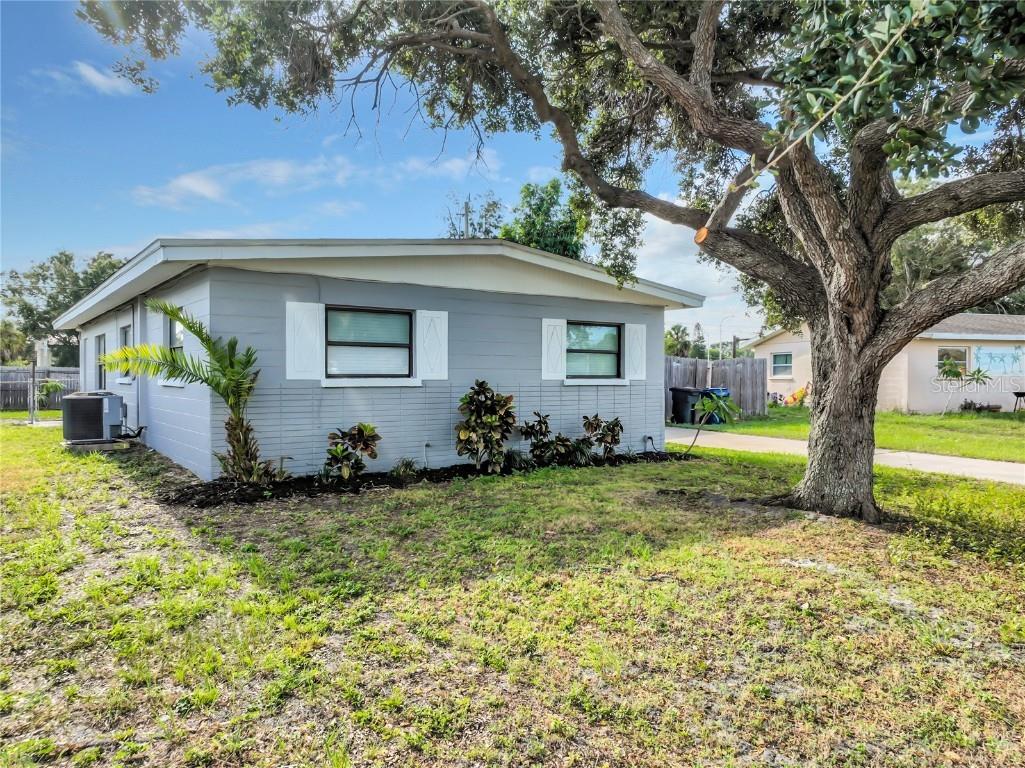 3721 Stokes Drive Sarasota FL 34232 A4577141 image1