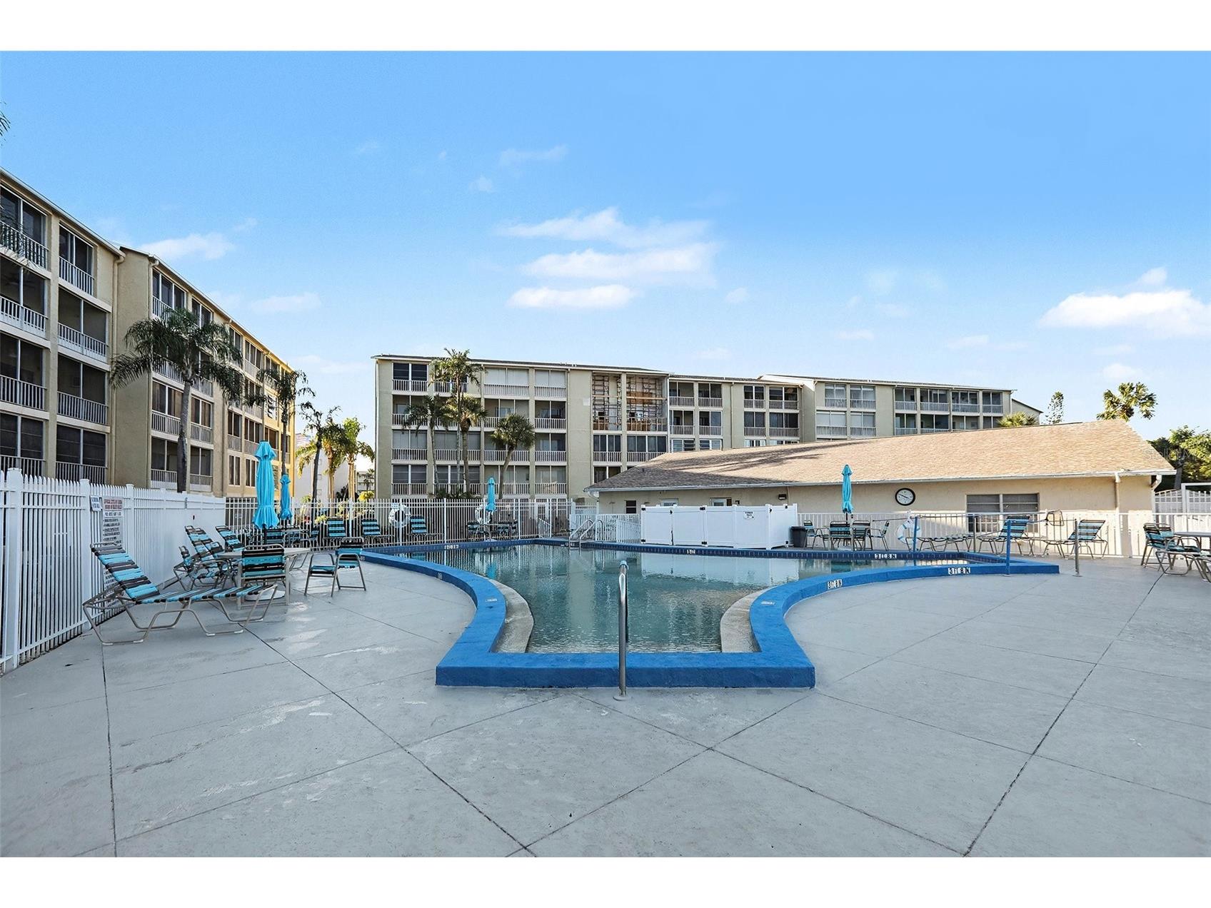 3723 Lake Bayshore Drive #H206 Bradenton FL 34205 A4676497 image16