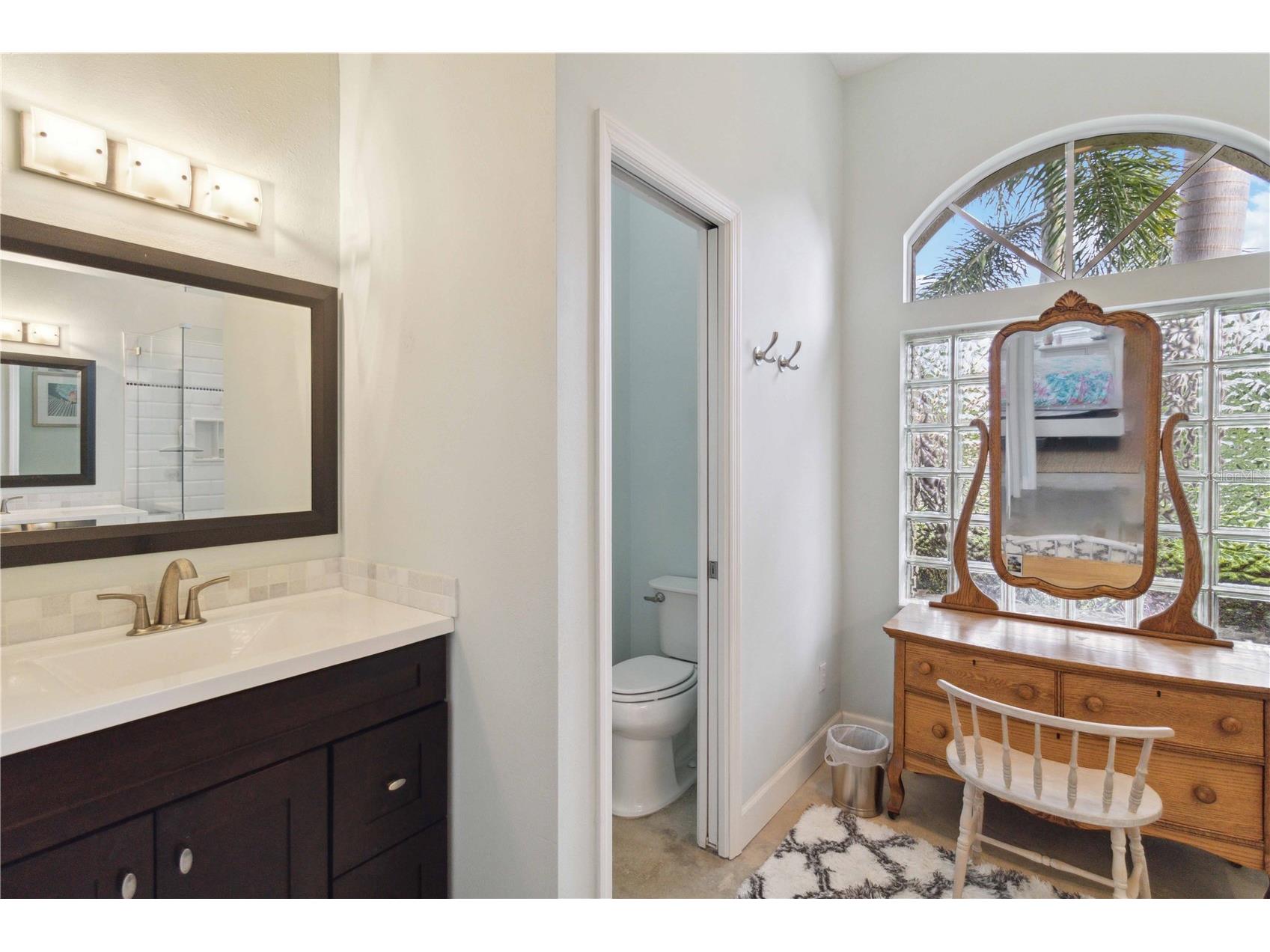 3724 71st Terrace E Sarasota FL 34243 A4692476 image23