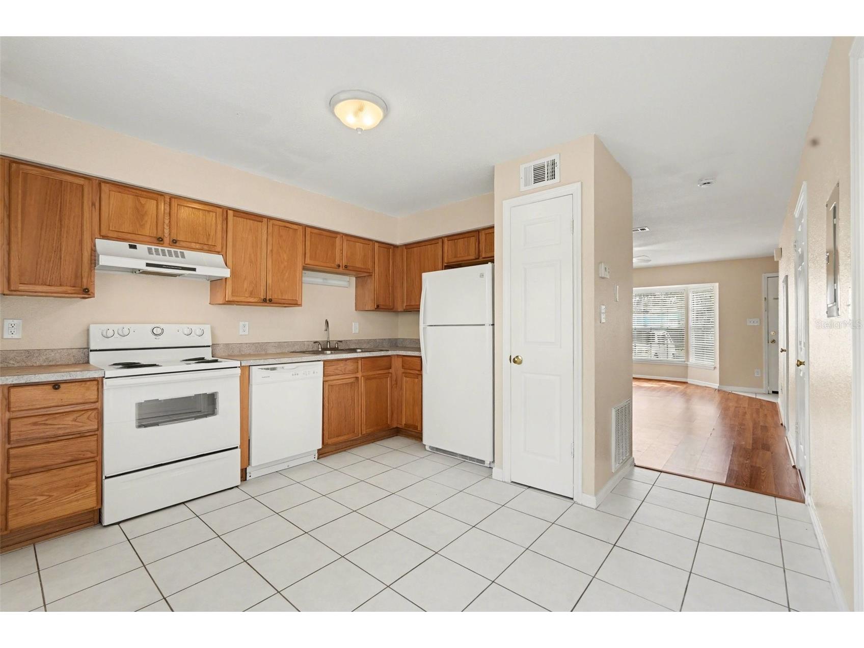 37240 Embassy Park Lane Dade City FL 33525 TB8425128 image10