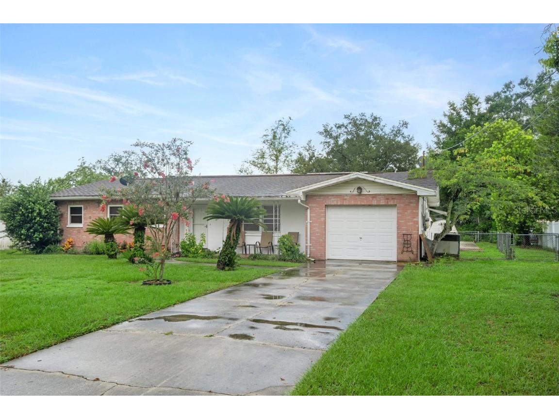 37244 Lemon Avenue Zephyrhills FL 33541 W7856618 image1