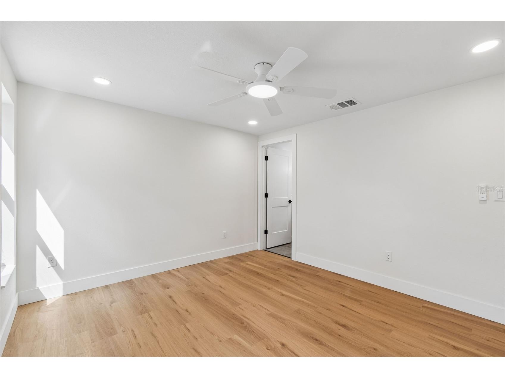 3725 Ambermist Drive Tampa FL 33619 TB8515572 image16