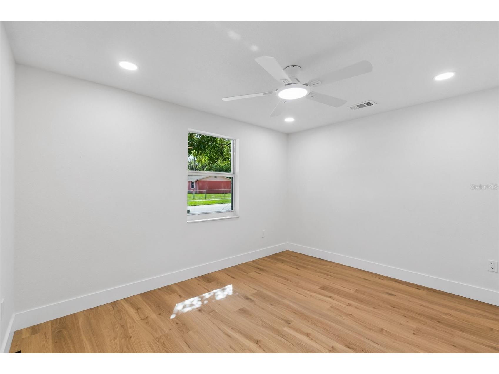 3725 Ambermist Drive Tampa FL 33619 TB8515572 image17