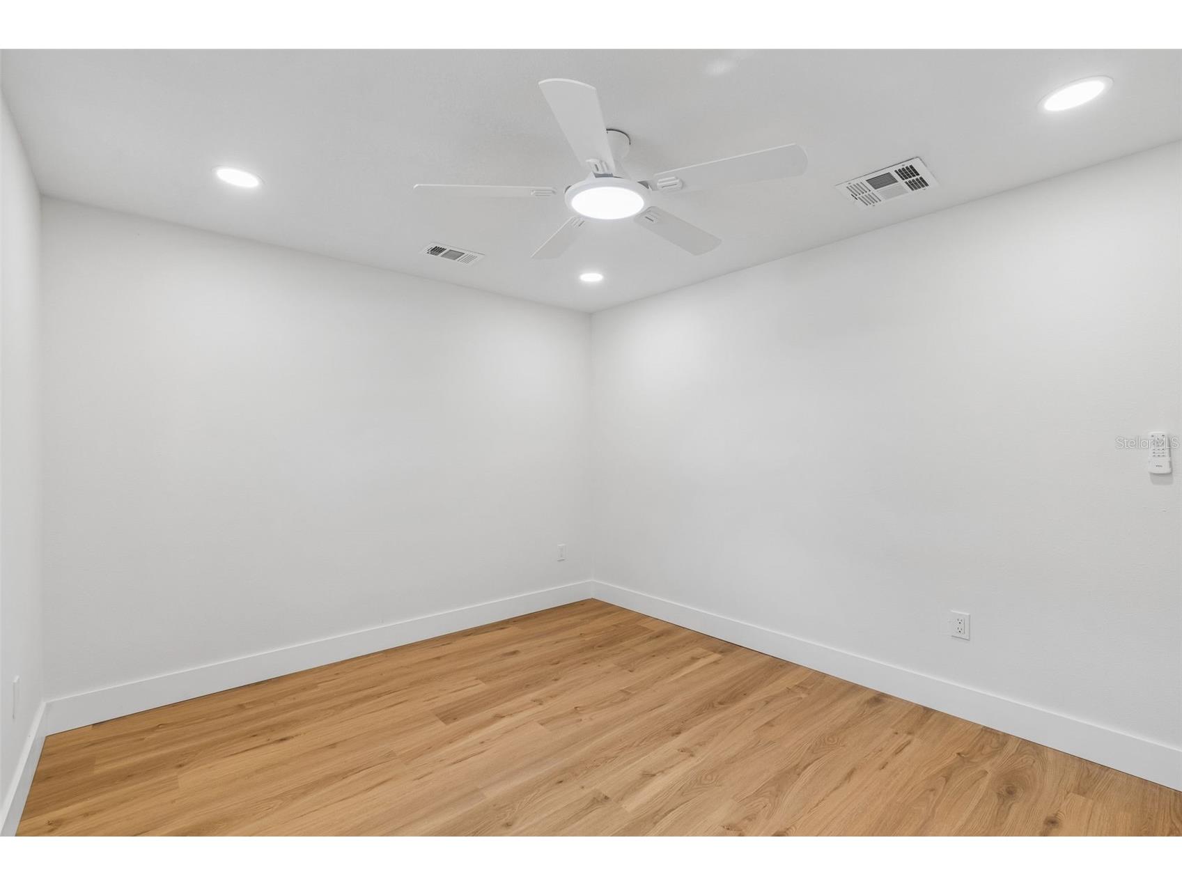 3725 Ambermist Drive Tampa FL 33619 TB8515572 image19