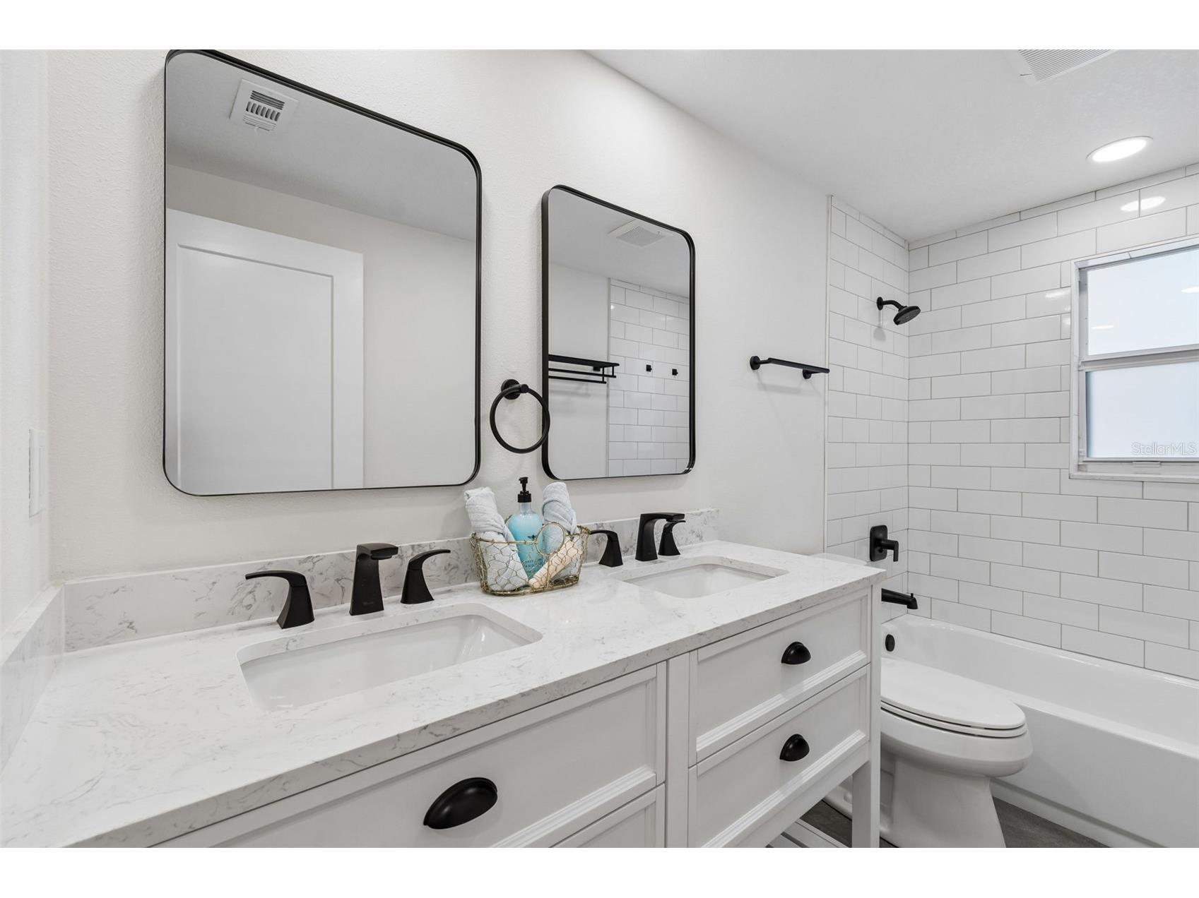 3725 Ambermist Drive Tampa FL 33619 TB8515572 image21