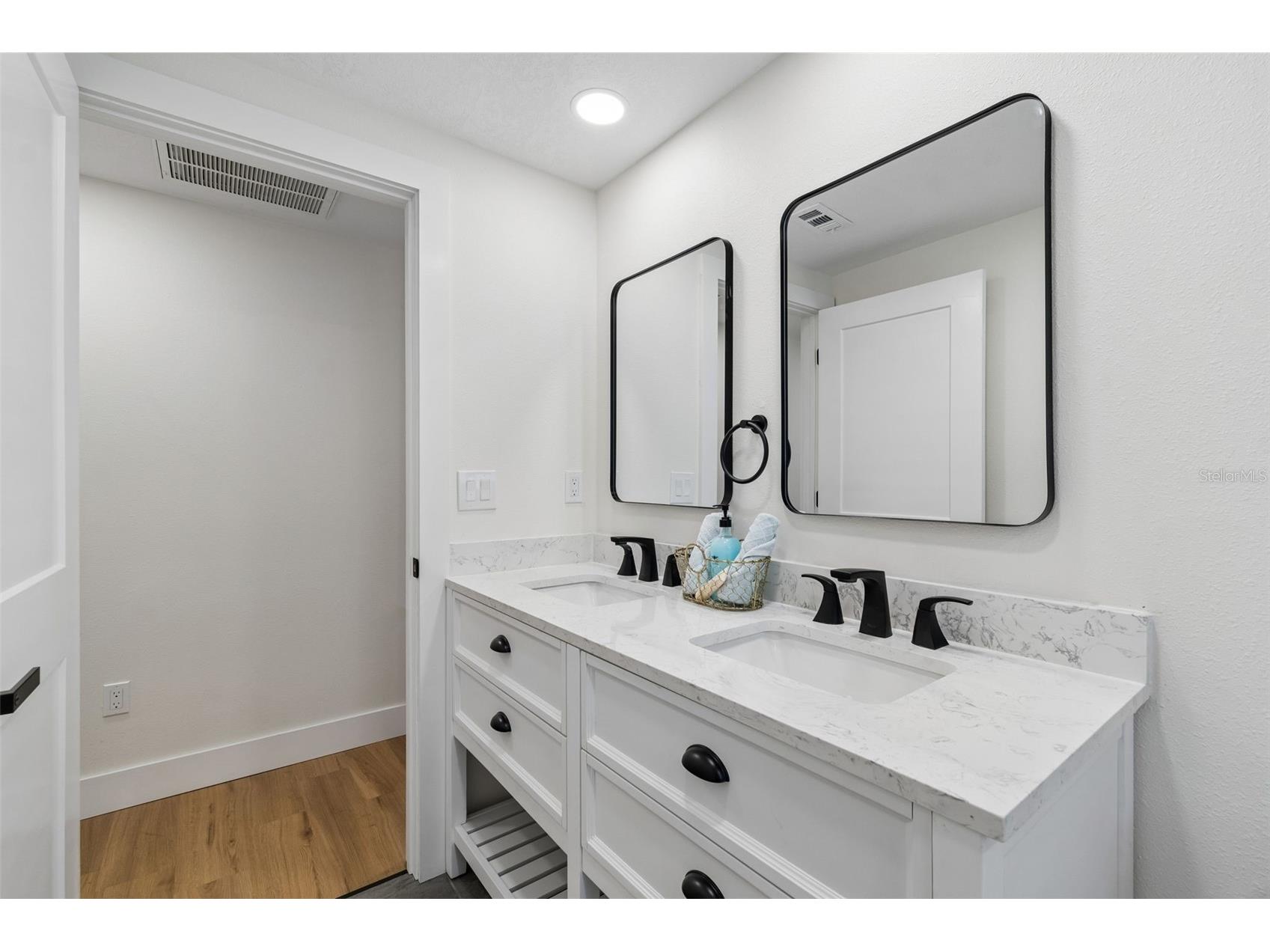 3725 Ambermist Drive Tampa FL 33619 TB8515572 image23