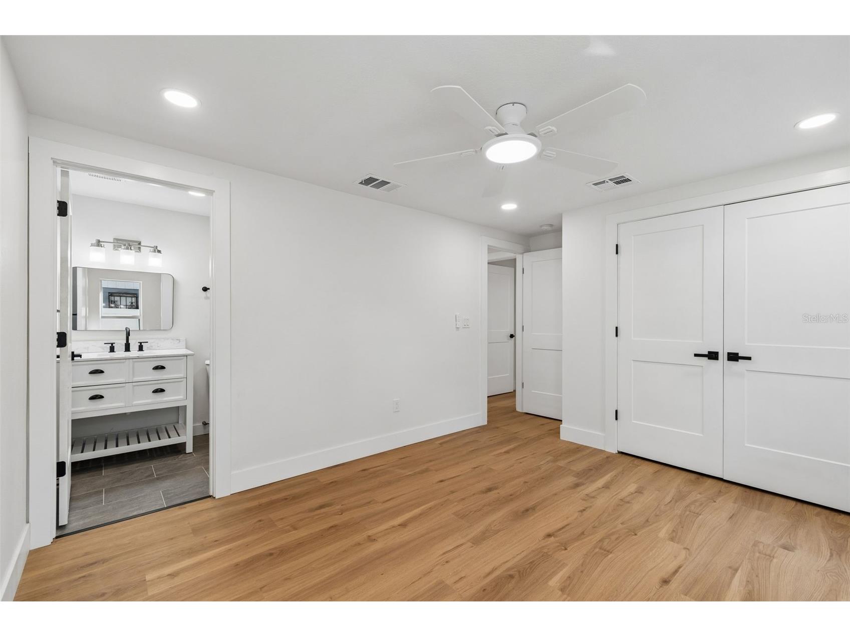 3725 Ambermist Drive Tampa FL 33619 TB8515572 image27