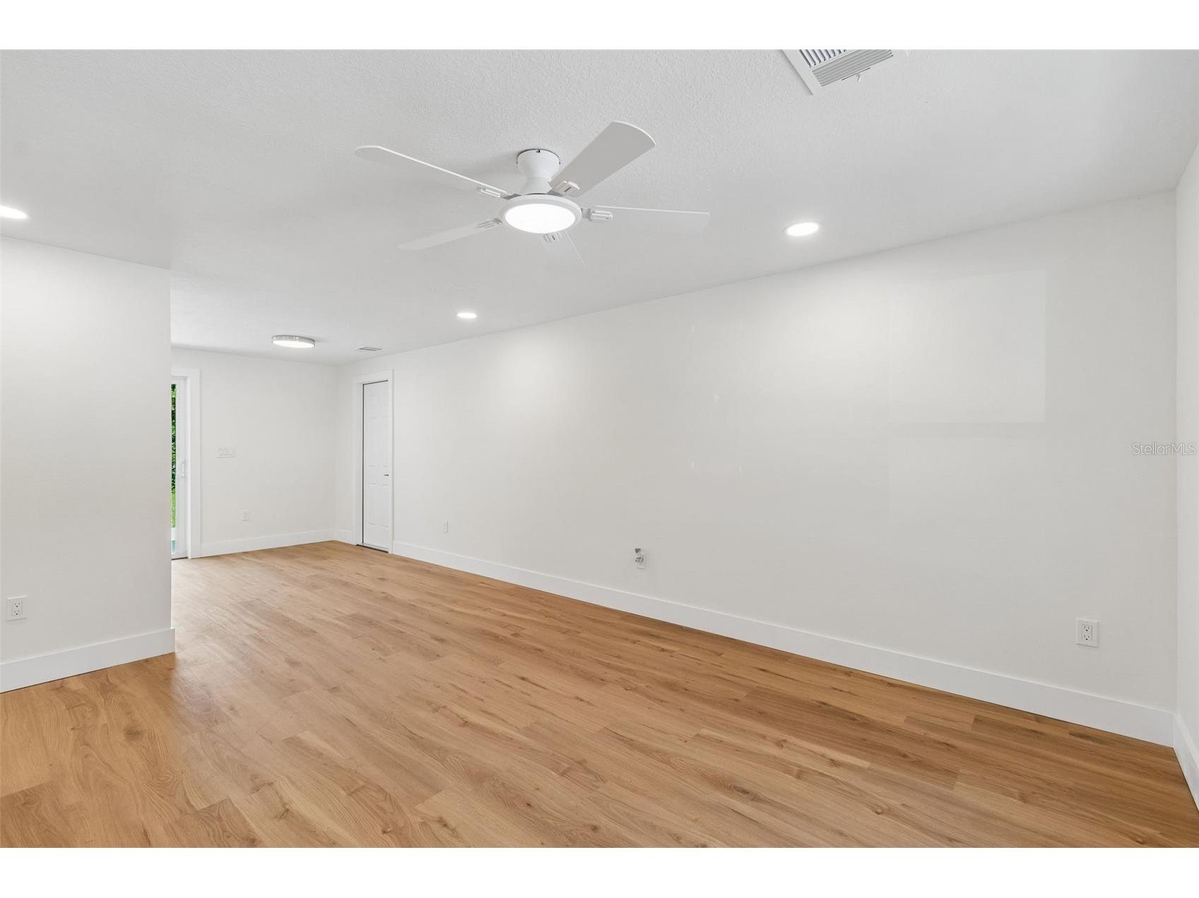 3725 Ambermist Drive Tampa FL 33619 TB8515572 image4