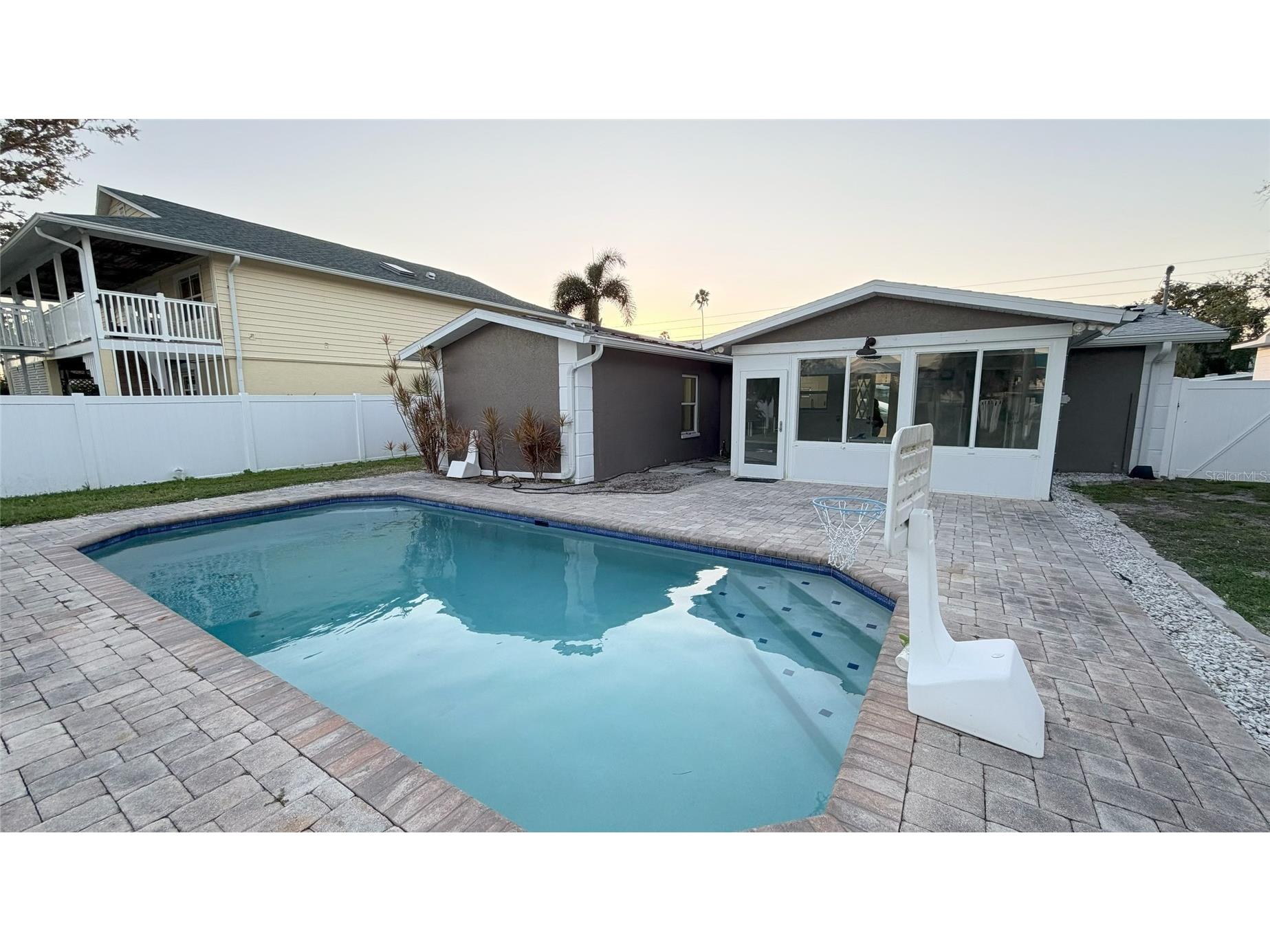 3727 Overlook Drive NE Saint Petersburg FL 33703 O6401952 image1