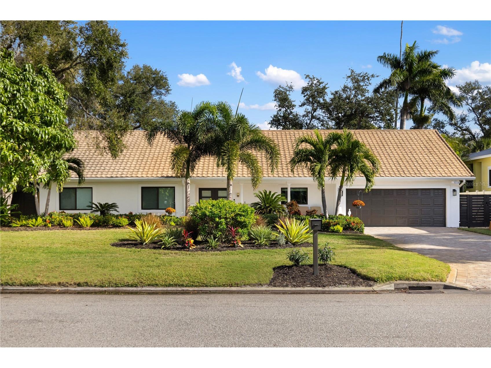 3727 Tangier Terrace Sarasota FL 34239 A4693739 image1