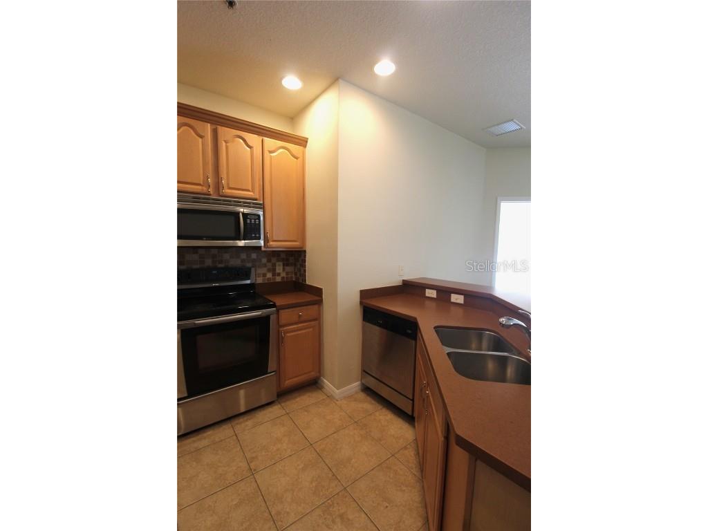 3729 Parkridge Circle #6-204 Sarasota FL 34243 A4667796 image2