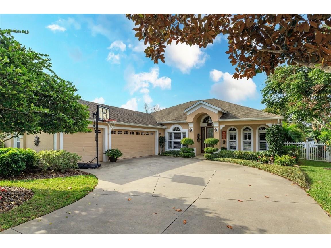 3732 Bayshore Circle Tavares FL 32778 - LAKE IDAMERE O6078418 image1