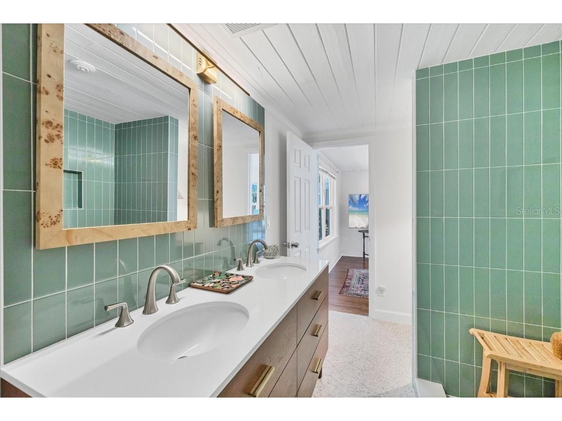 3734 Iroquois Avenue Sarasota FL 34234 A4659617 image12