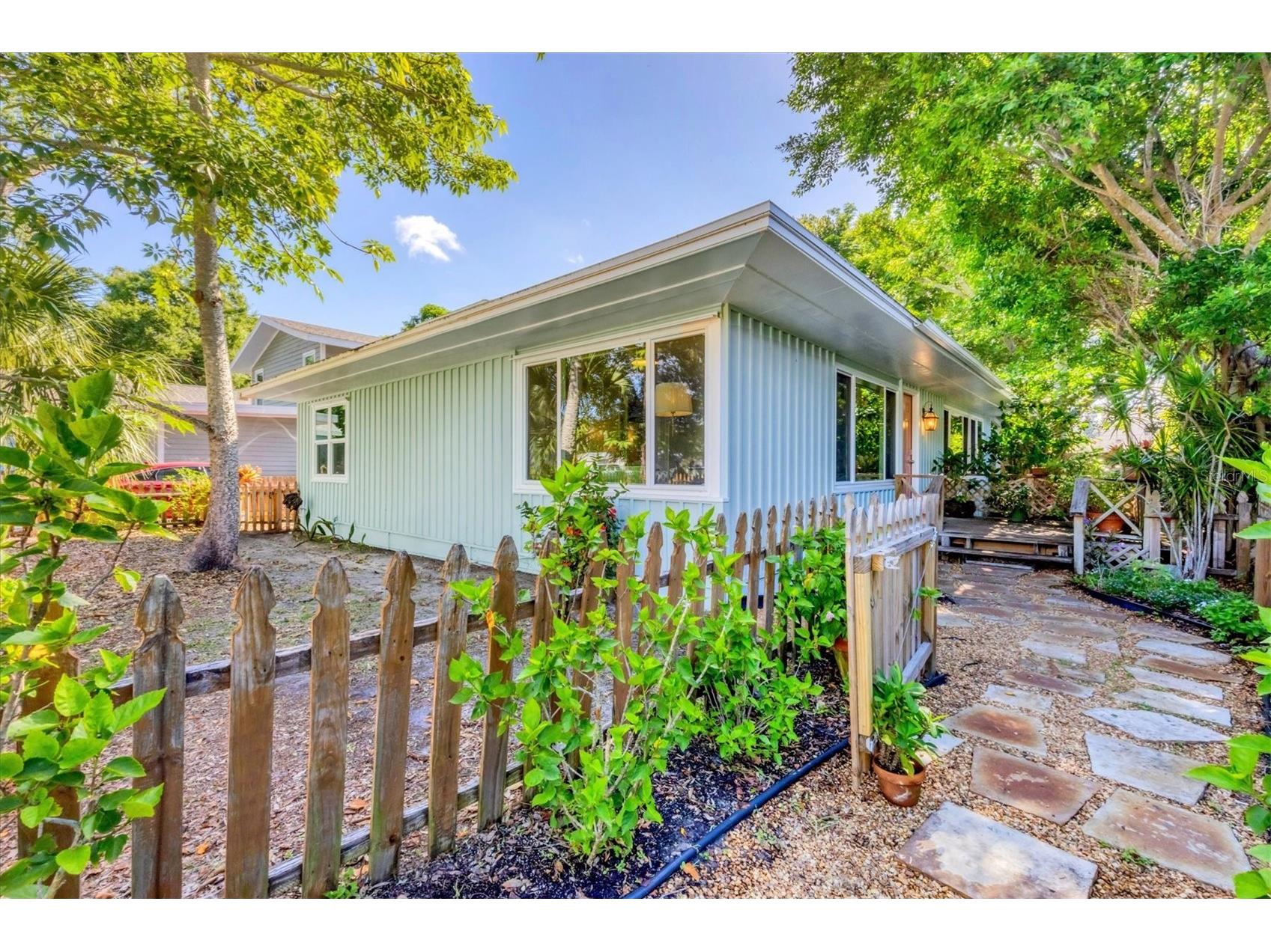 3734 Iroquois Avenue Sarasota FL 34234 A4679833 image1