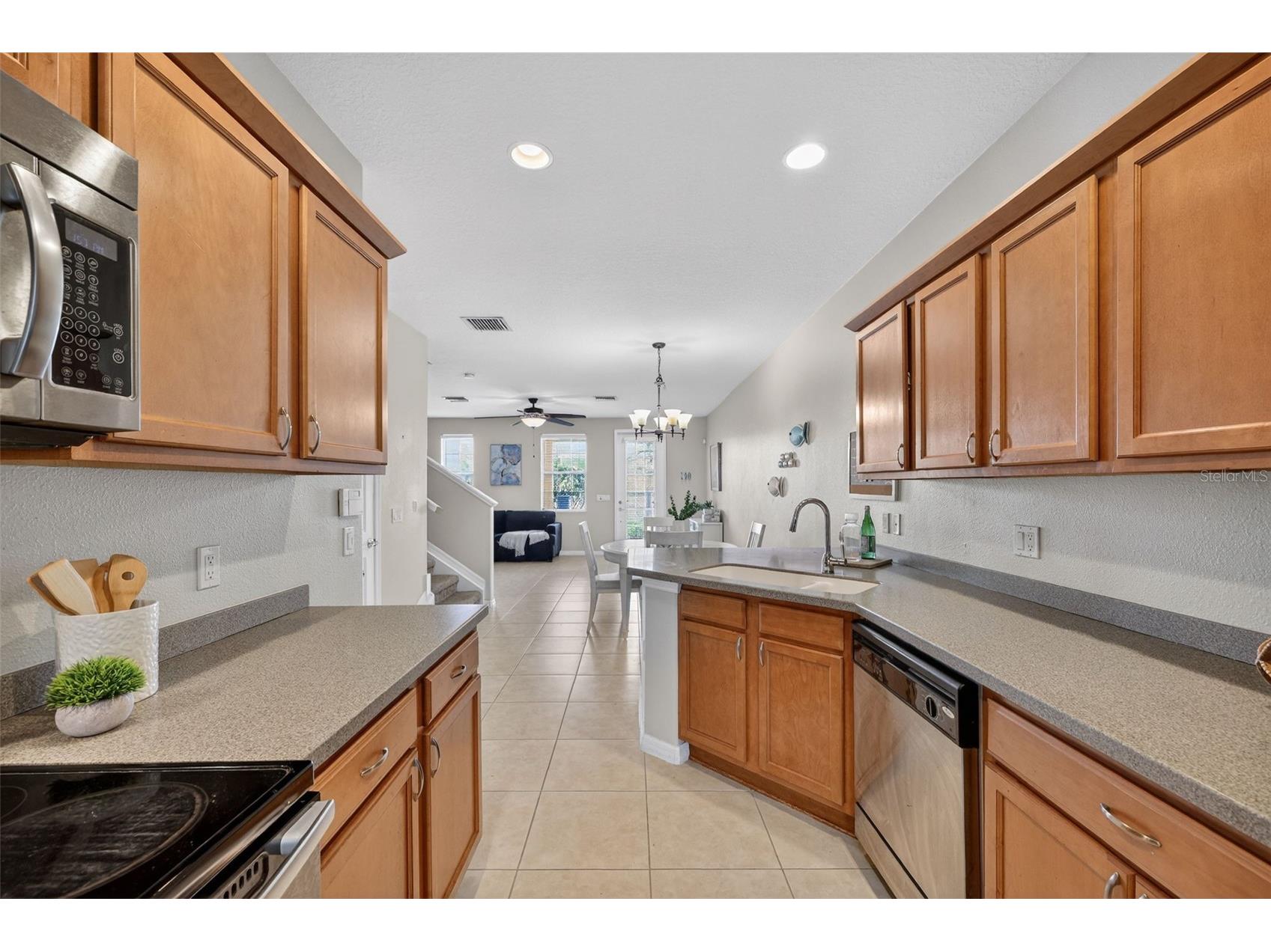 3736 82nd Avenue Circle E #105 Sarasota FL 34243 A4688742 image11