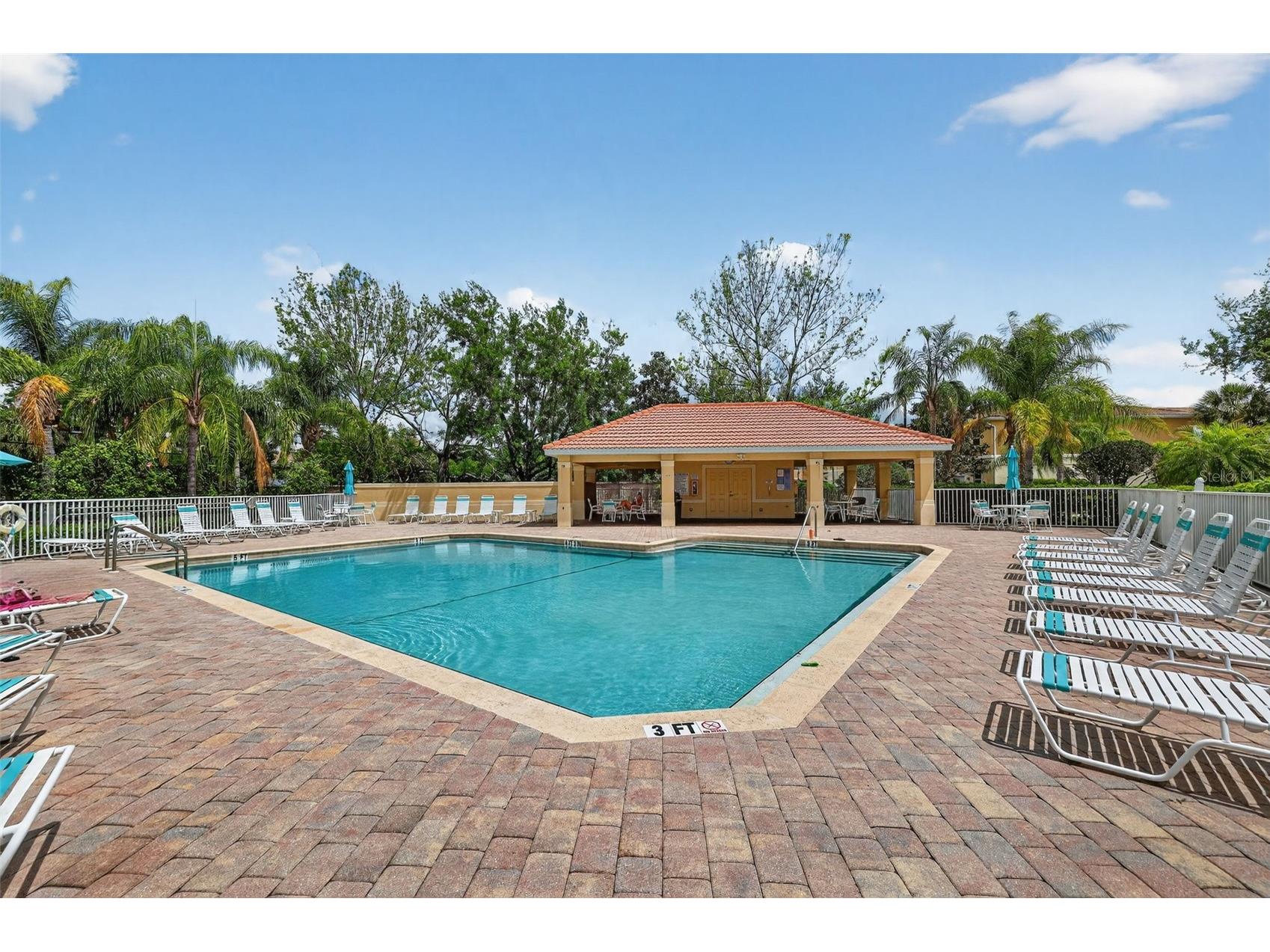 3736 82nd Avenue Circle E #105 Sarasota FL 34243 A4688742 image33
