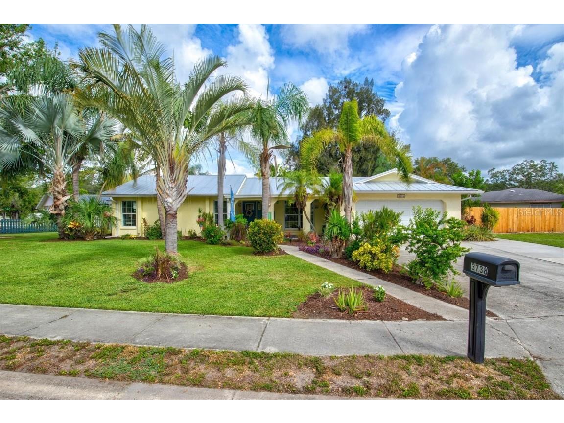 3738 Kingswood Drive Sarasota FL 34232 A4576748 image1