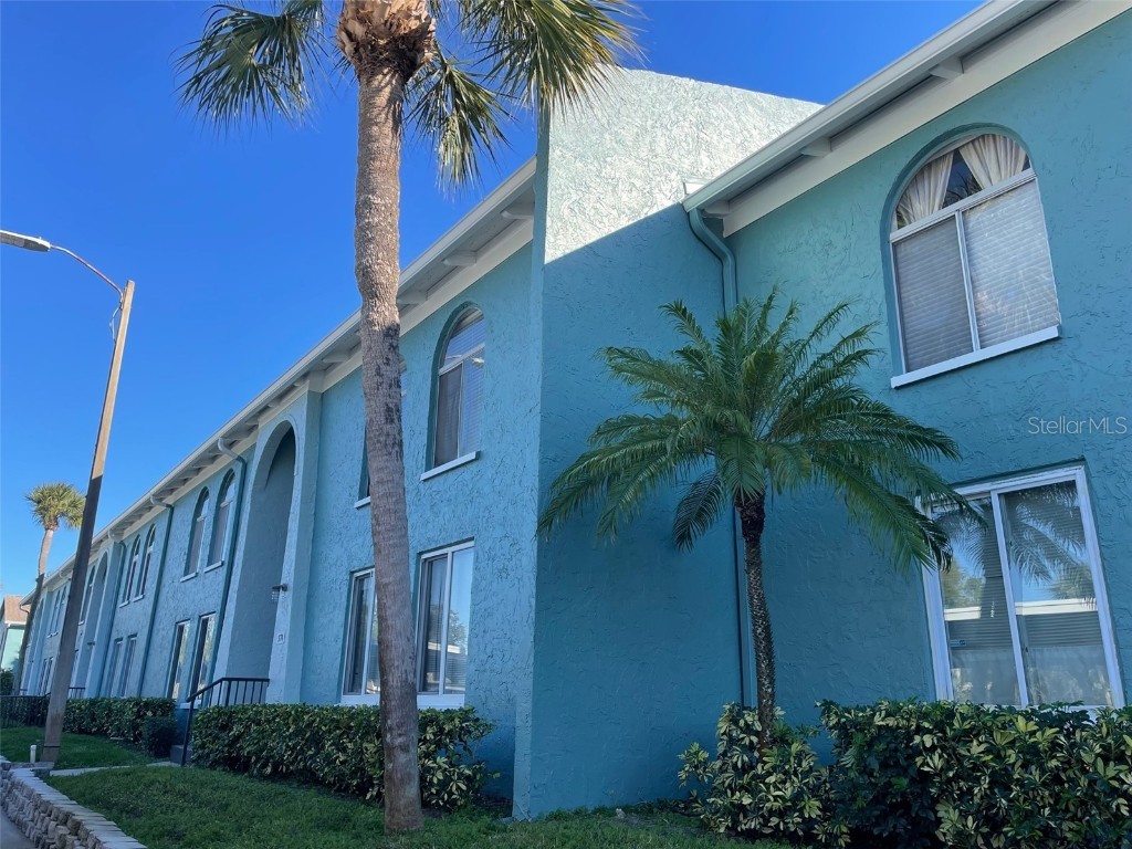 374 115th Avenue N #1 Saint Petersburg FL 33716 U8229397 image1