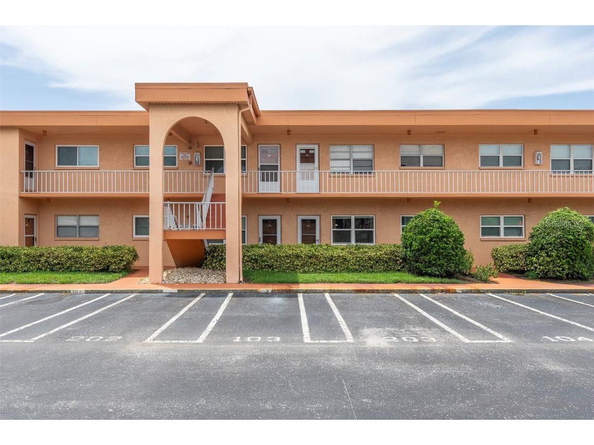 3740 58th Street N #103 Saint Petersburg FL 33710 A4620517 image1