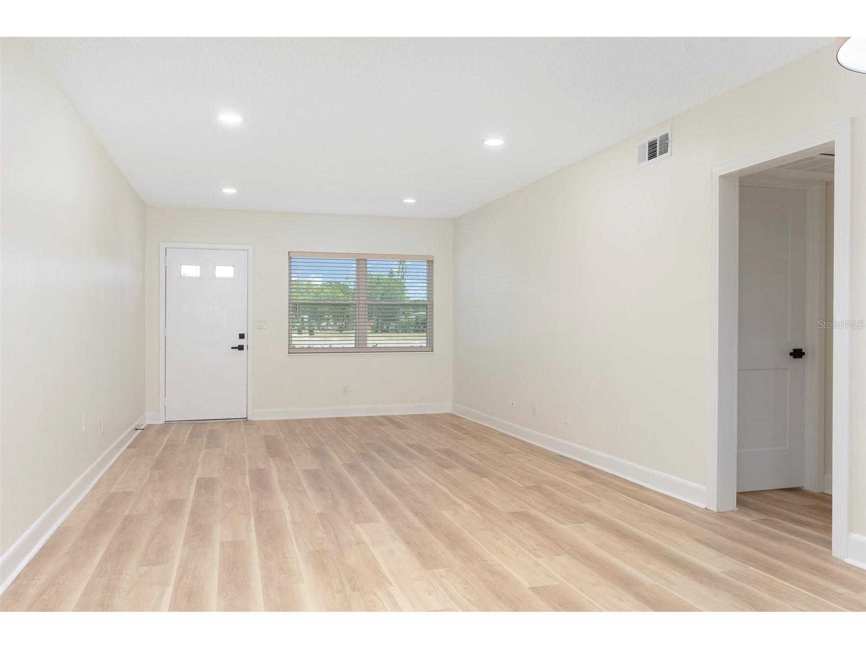 3740 58th Street N #106 Saint Petersburg FL 33710 TB8509831 image3