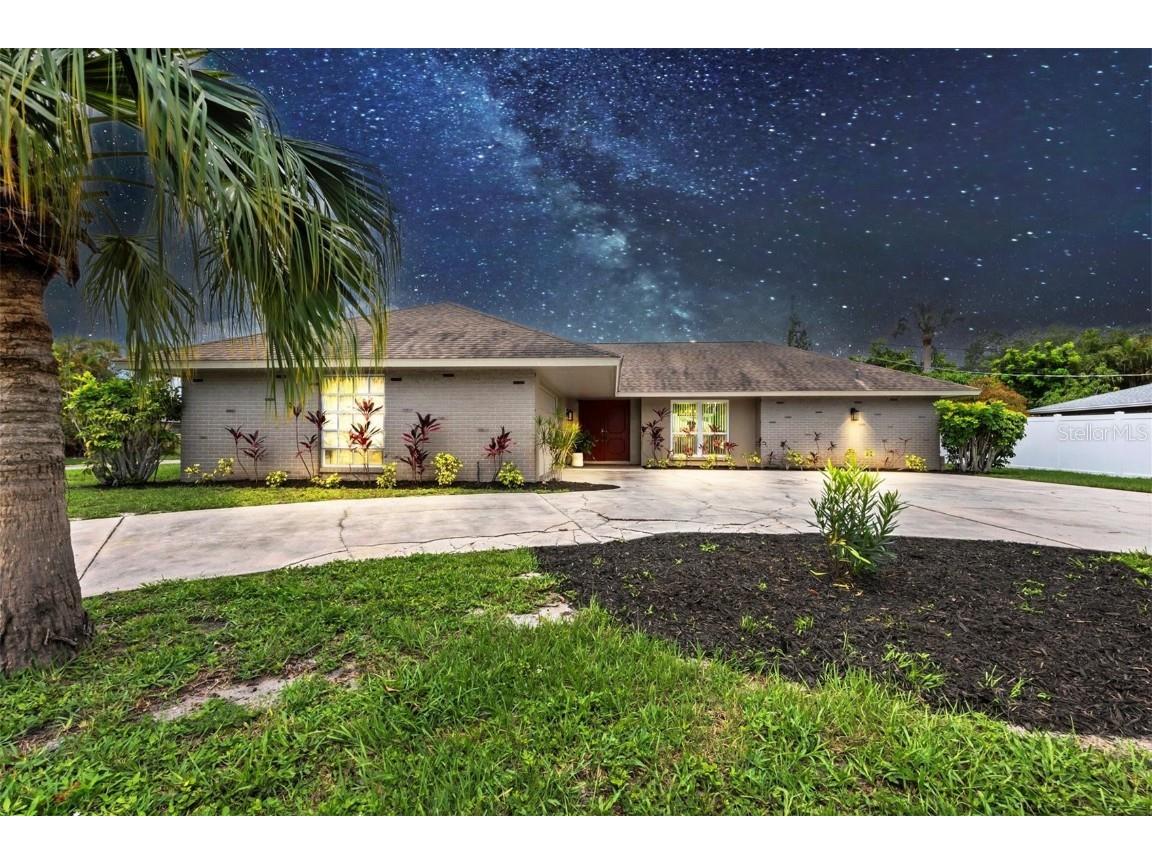 3740 Pin Oaks Street Sarasota FL 34232 A4615187 image1