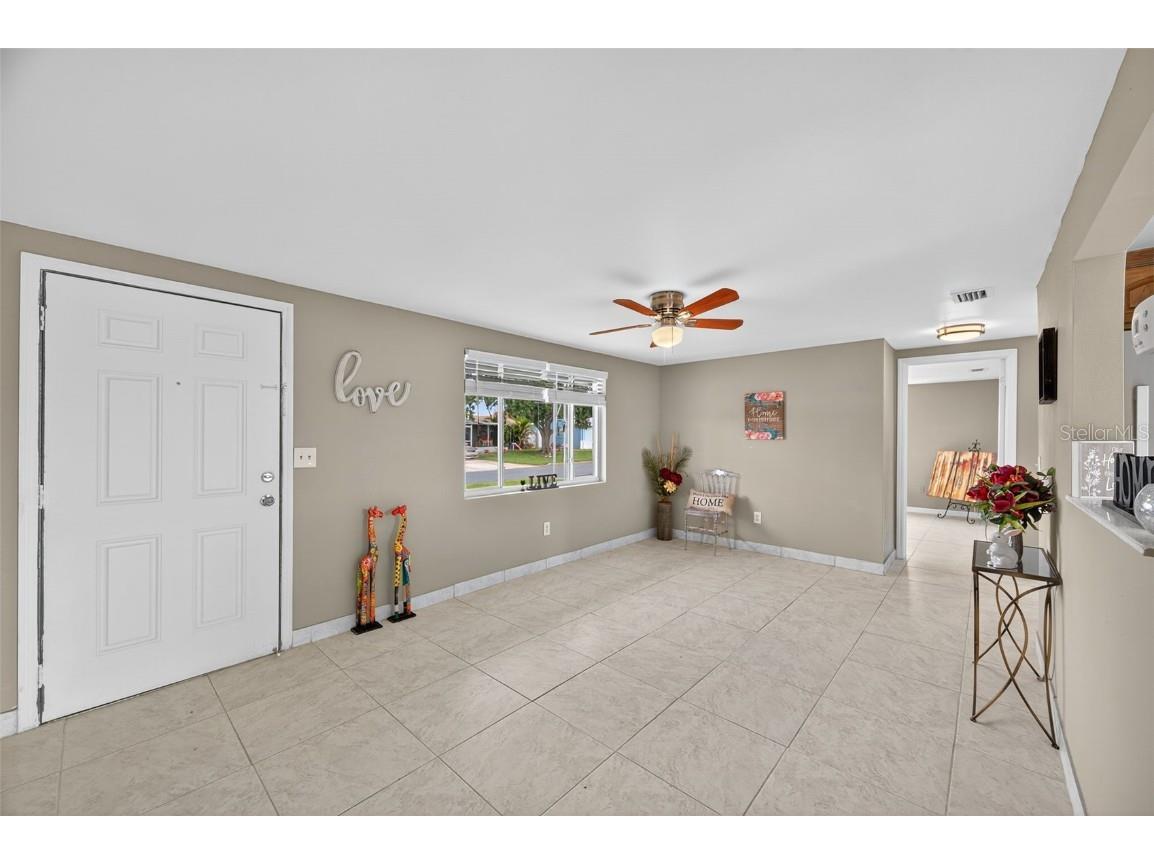 3742 Elmwood Drive Holiday FL 34691 W7880284 image6