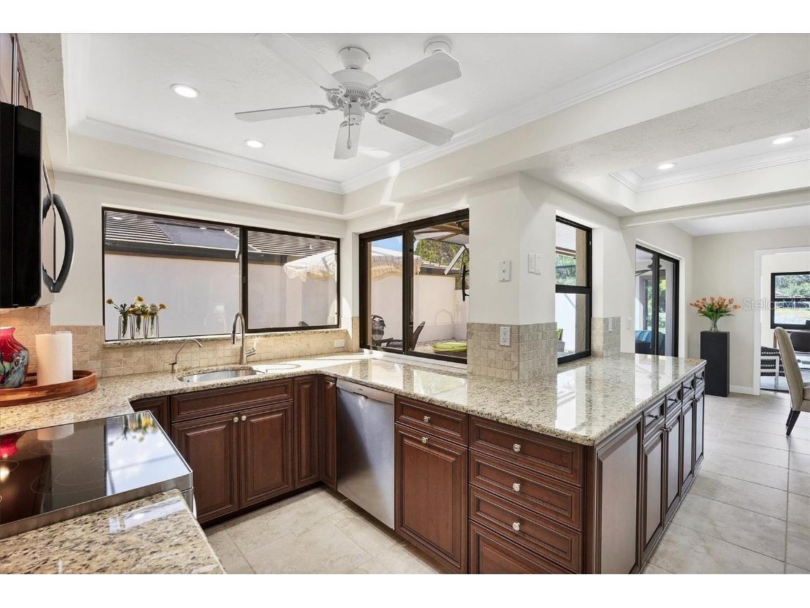 3743 Glen Oaks Manor Drive Sarasota FL 34232 A4672089 image16