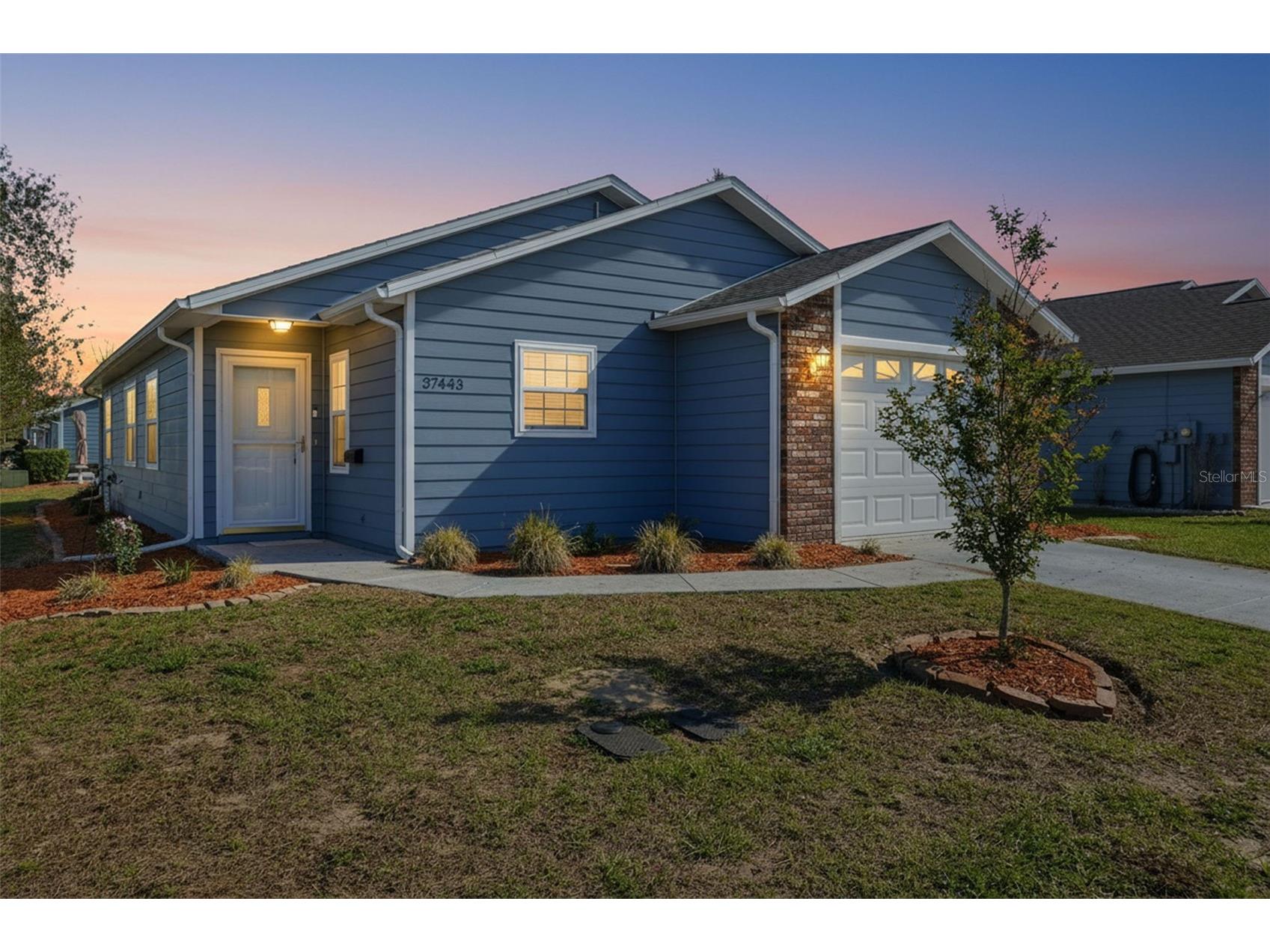 37443 Redberry Court Zephyrhills FL 33542 TB8487827 image1