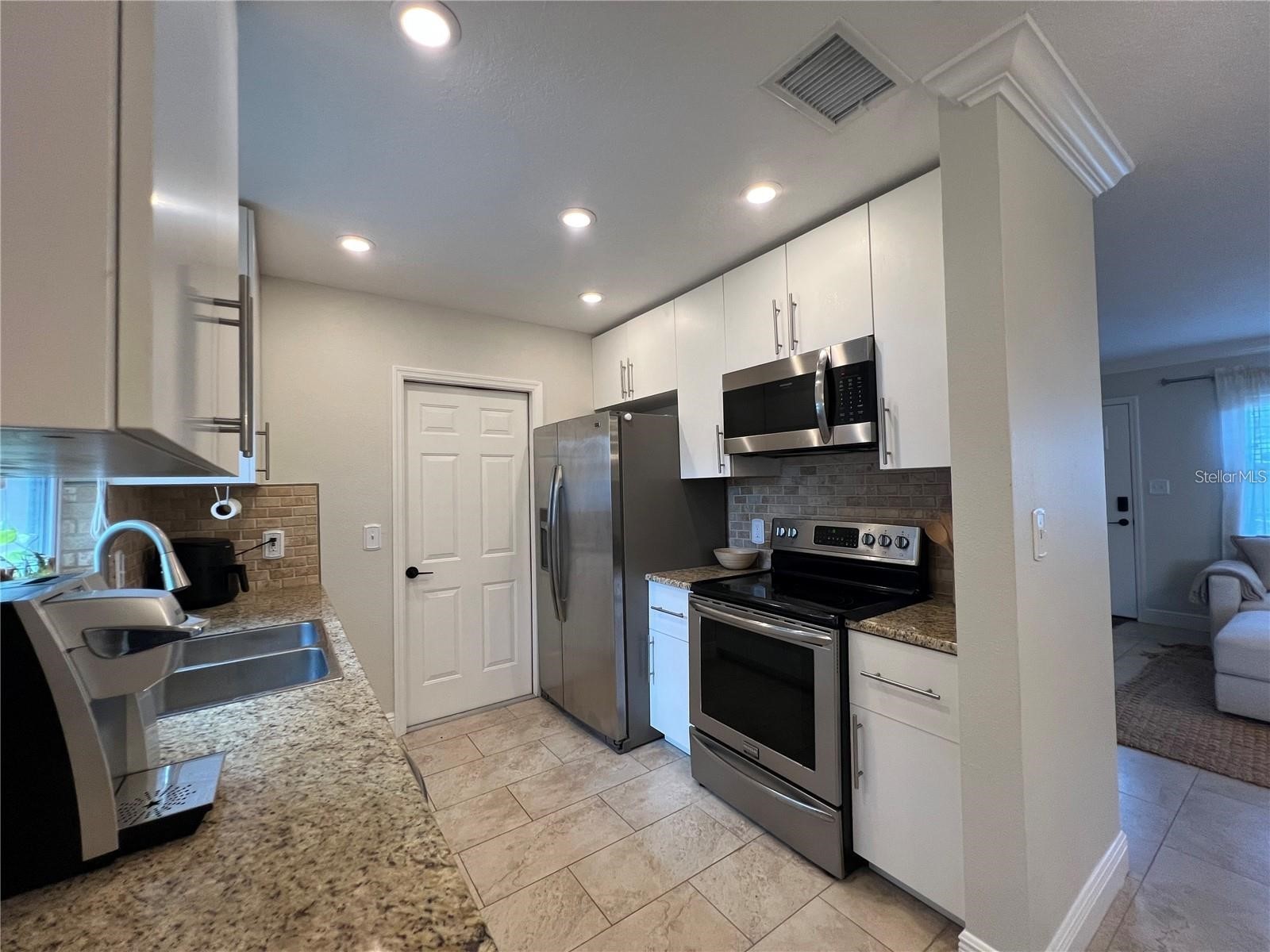 3748 Manatee Drive SE Saint Petersburg FL 33705 TB8520998 image8