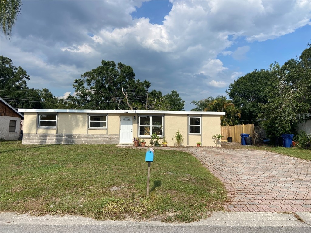 3749 Lokai Place Sarasota FL 34232 A4571744 image1