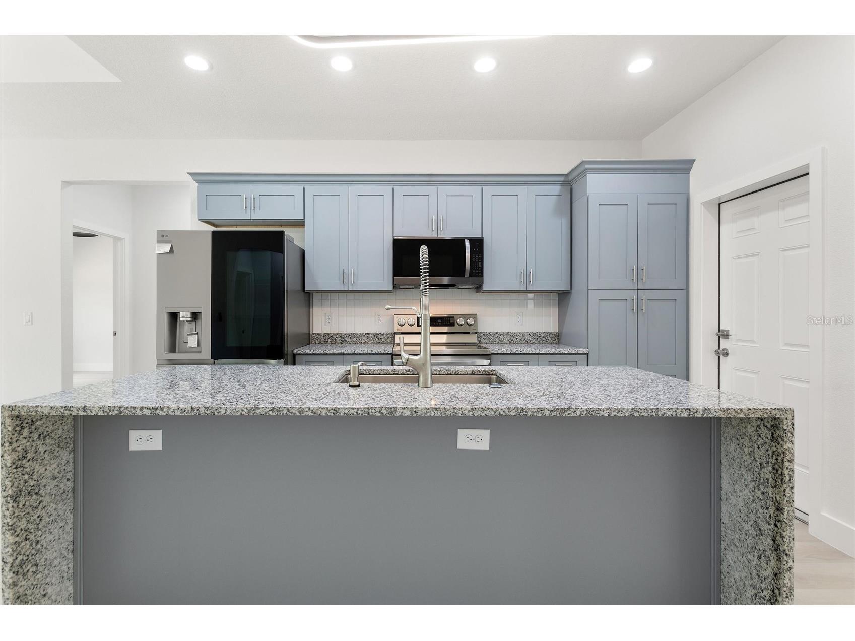 3750 Japonica Avenue Indian Lake Estates FL 33855 - LAKE WALK IN WATER P4938055 image6