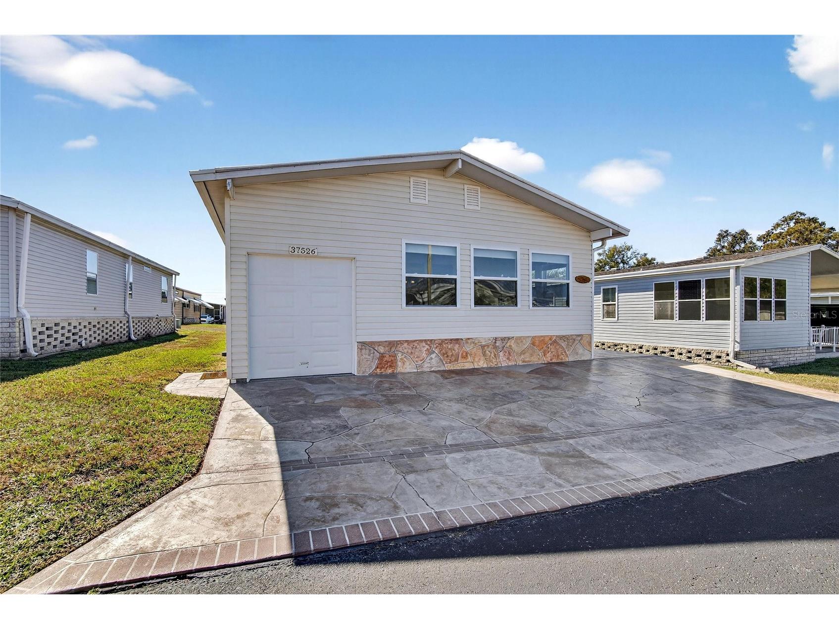 37526 Rio Lane Zephyrhills FL 33541 TB8465722 image1