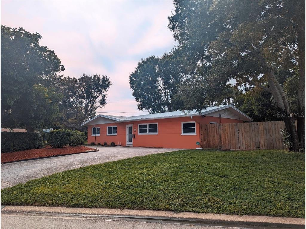 3755 Beach Drive SE Saint Petersburg FL 33705 U8218489 image1