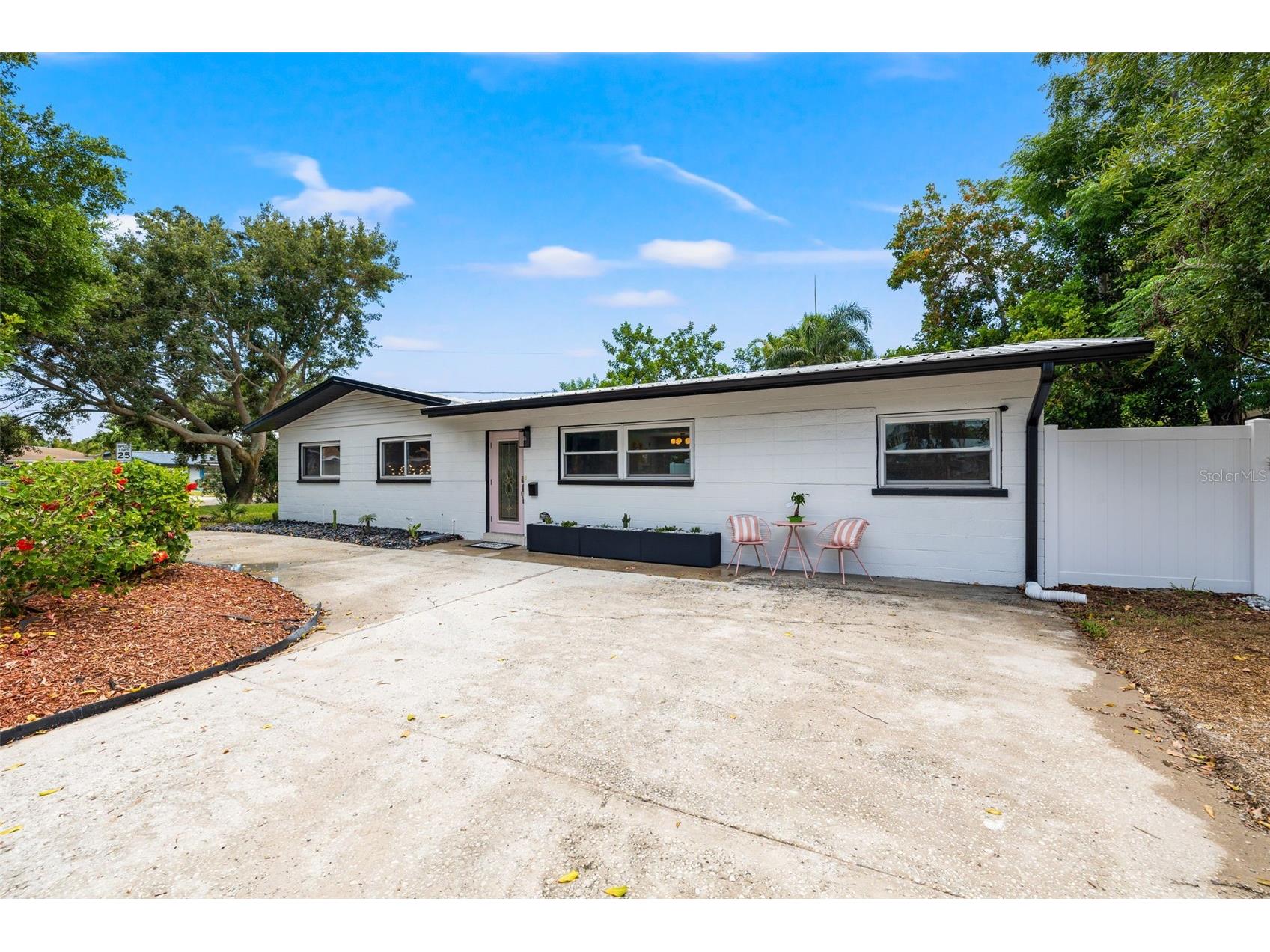 3755 Beach Drive SE Saint Petersburg FL 33705 A4690820 image1