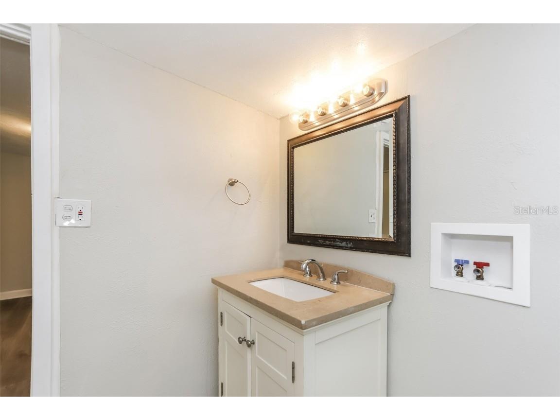 3759 Saint Charles Circle Sarasota FL 34233 O6235318 image10